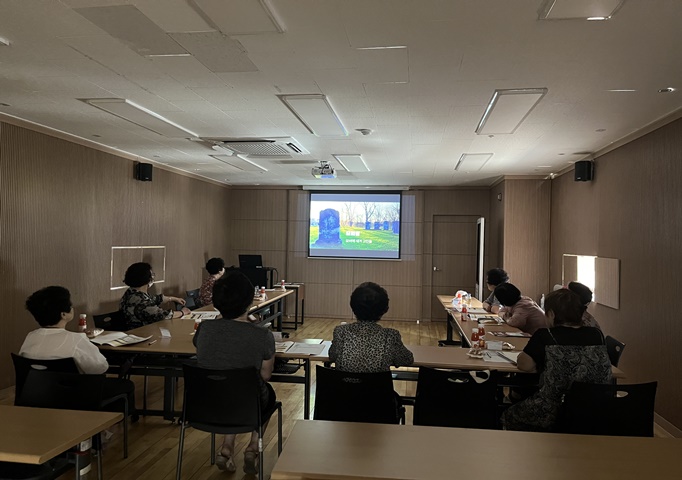 [상담] 사별 여성 1인가구 어르신을 위한 애도 강점관점 집단 프로그램 <웰바이> 10회기 실시