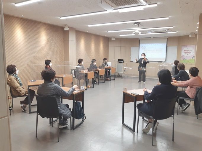 [사회교육] 황혼육아 지원 프로그램 "베테랑 맘(Mom), 두 번째 육아일기" 12회기 실시
